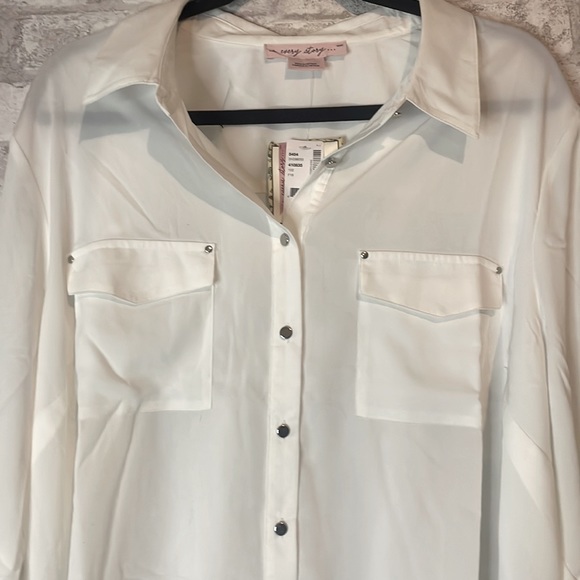 In Every Story…The Flattering Fit White Collard Dress Shirt woman’s size 2X - Picture 3 of 5